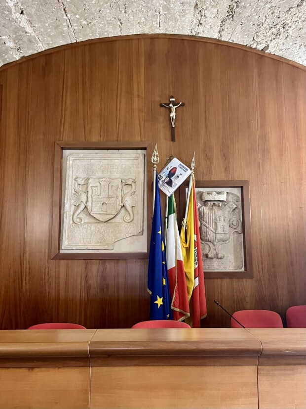 Acate.Si dimettono i consiglieri Comunali, Denaro(maggioranza) e Bongiorno(opposizione) sostituiti rispettivamente da Mezzasalma e Salerno.