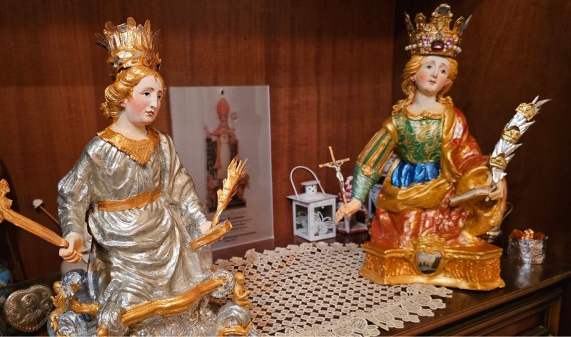 Santa Venera modellata con i foglietti della Santa Messa dall’artista Francesco Contarino di Aci Sant’Antonio