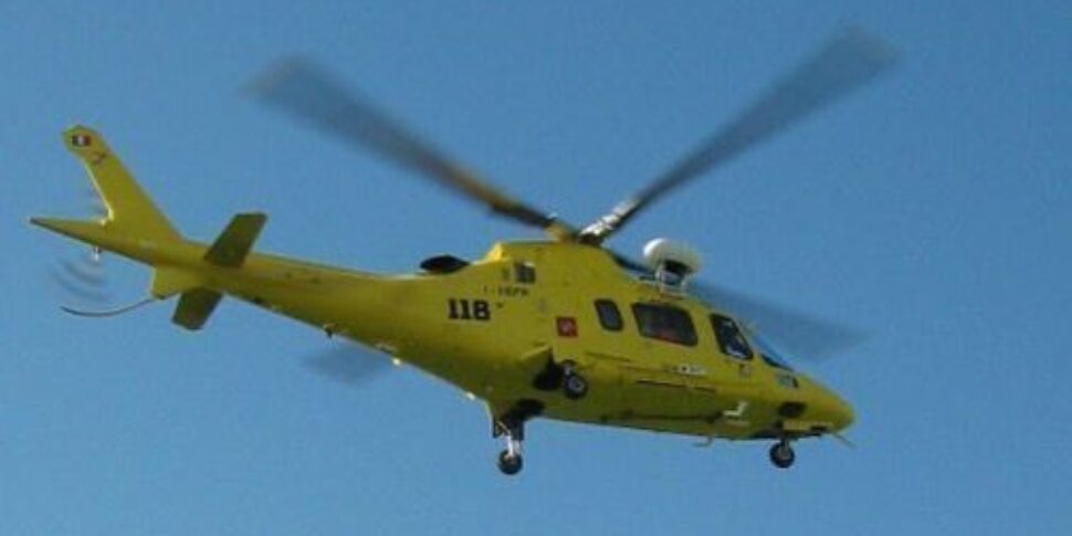 Piazza Armerina, litiga col ragazzo e si lancia dall'auto: grave una ragazza