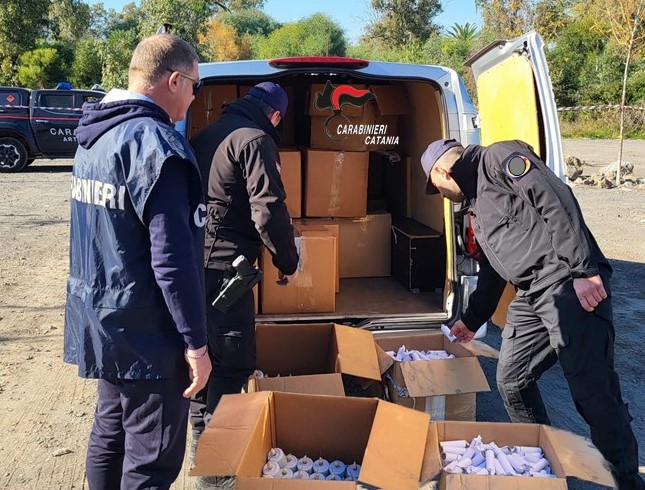 Catania, i carabinieri sequestrano 730 kg di botti illegali, 2 arresti