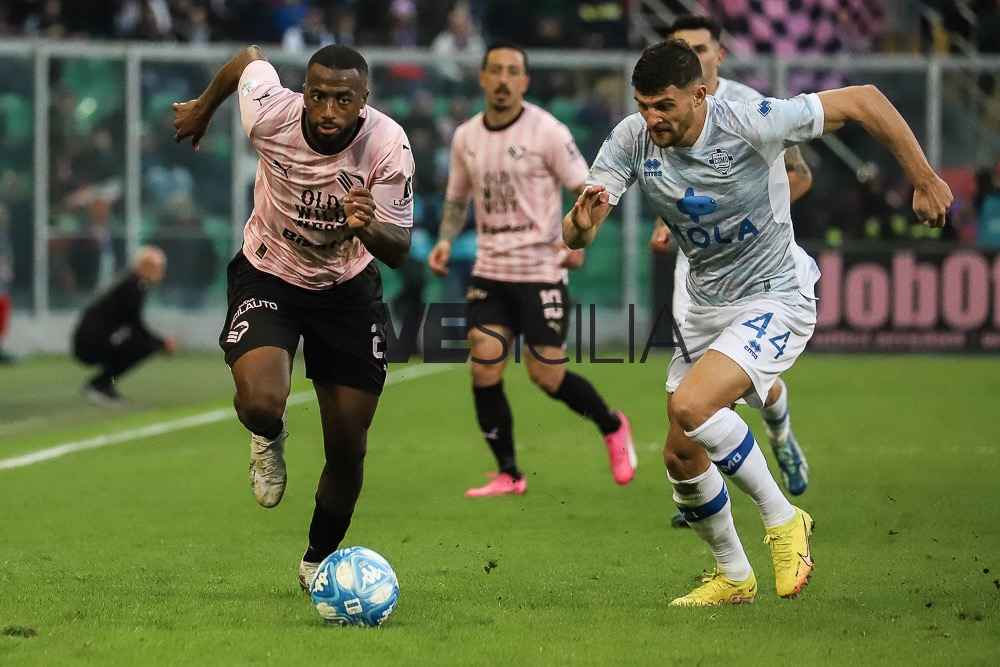 Il Palermo la ribalta ma poi subisce ancora: al Partenio con l’Avellino è 2-2