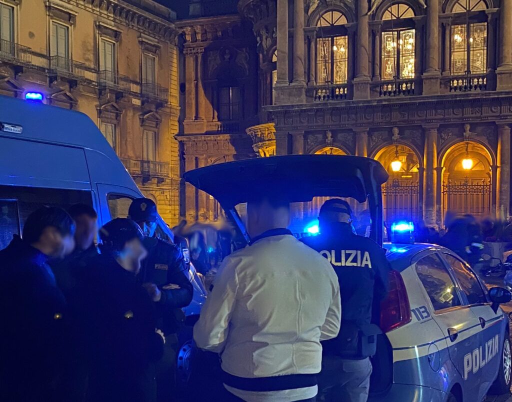 Catania, sabato sera di denunce e multe nelle zone della movida
