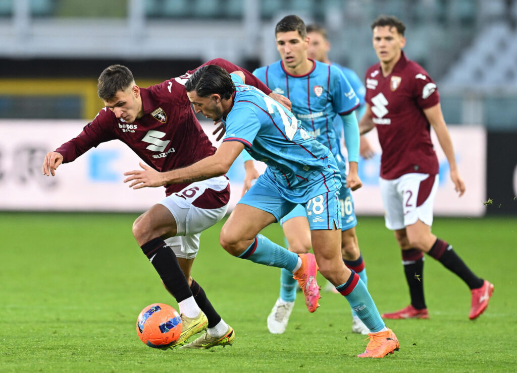 Pesante vittoria del Cagliari a Torino: 2-1 in rimonta ai granata