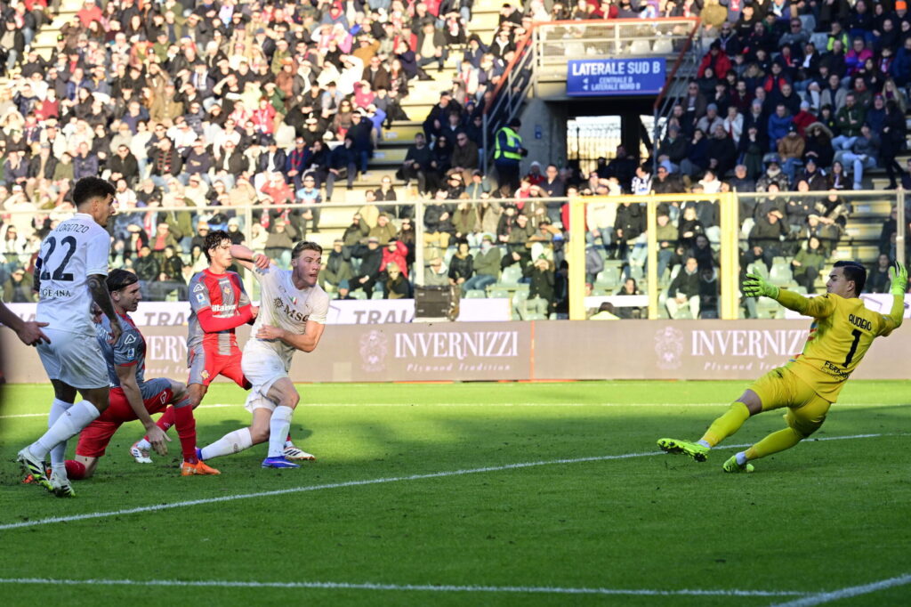 Il Napoli espugna Cremona con una doppietta di Hojlund