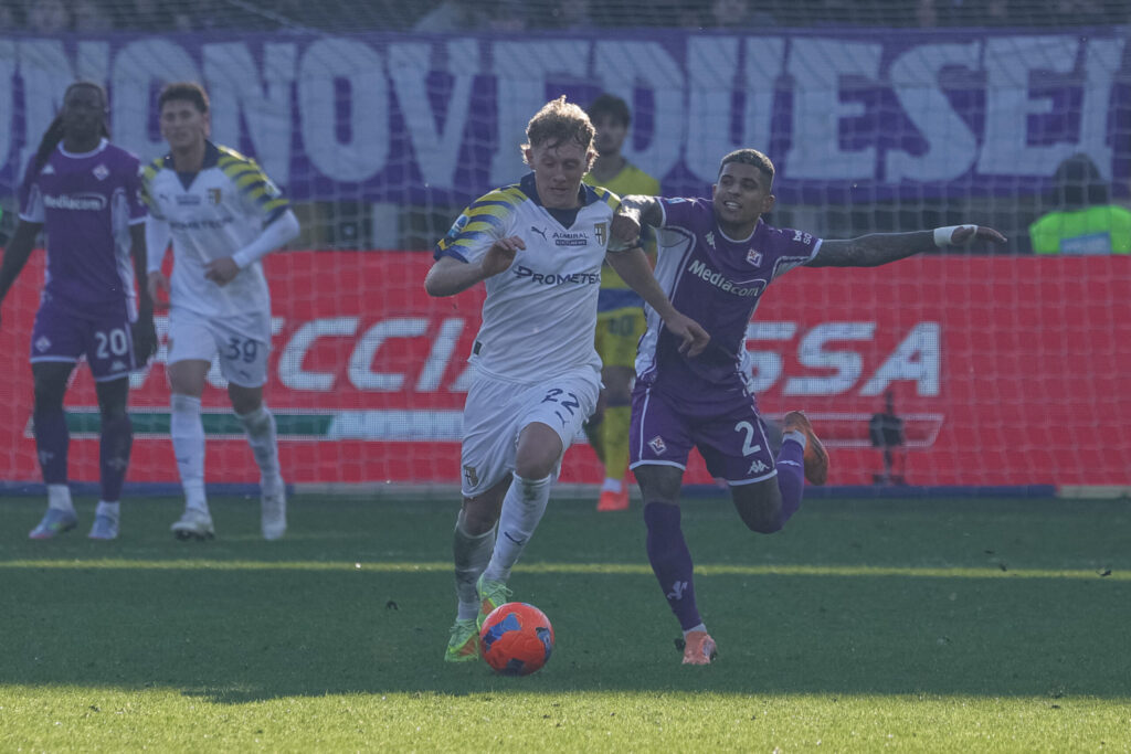 Il Parma torna alla vittoria: Sorensen la risolve contro la Fiorentina. Viola sempre più giù
