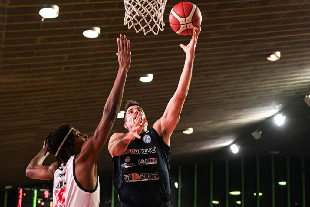 L’Orlandina sparisce dal campo sul più bello. A Lucca fatale un 29-6 di break