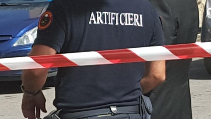Paura al centro di smistamento delle Poste: falso allarme bomba