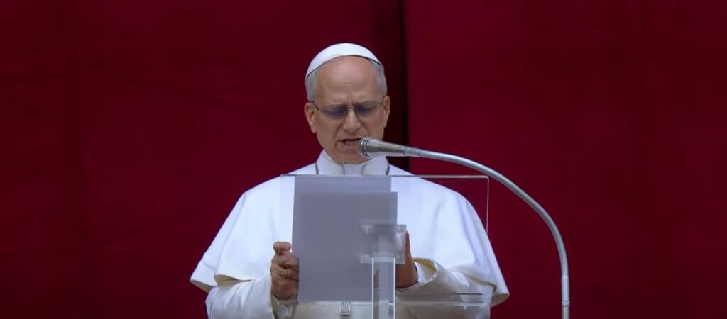 Il Papa all’Angelus: «Il benessere vuoto genera solitudine e conflitti»
