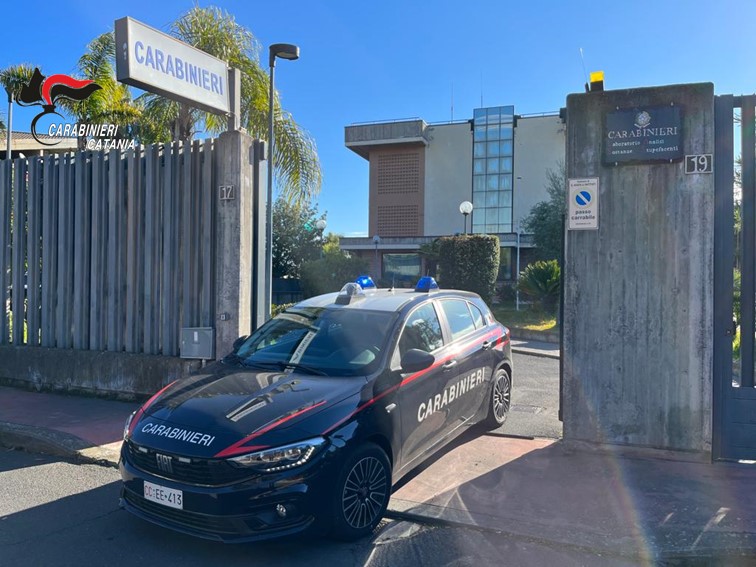 Truffe, sottrae 50 mila euro in gioielli a un’anziana: un arresto