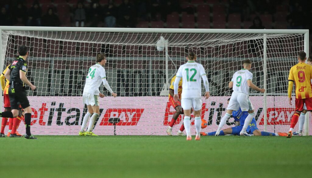 Dybala ispira, Dovbyk chiude: Roma vince 2-0 a Lecce