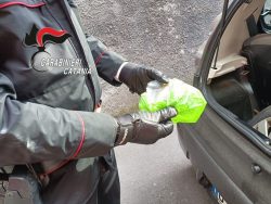 Zafferana Etnea, trovato con hashish in auto: denunciato un 20enne