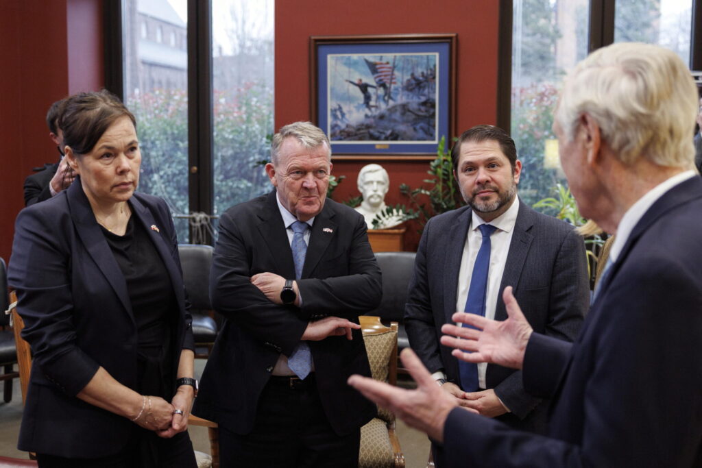 Groenlandia, fallito il vertice alla Casa Bianca. Truppe europee sull'isola