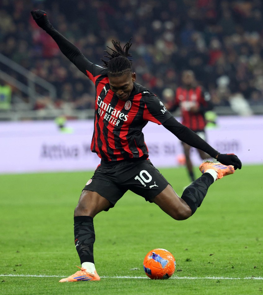 Milan-Genoa 1-1 tra i brividi: pari di Leao nel recupero, poi Stanciu sbaglia un rigore al 99'