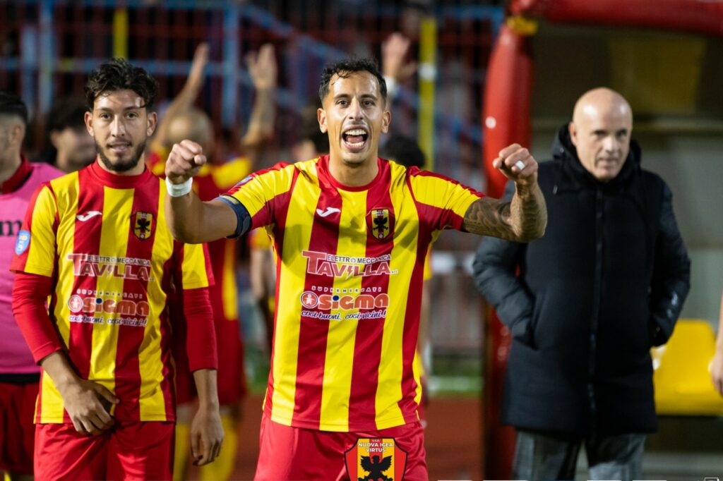 Igea Virtus, rescindono il difensore Lomolino e il centrocampista Di Paola