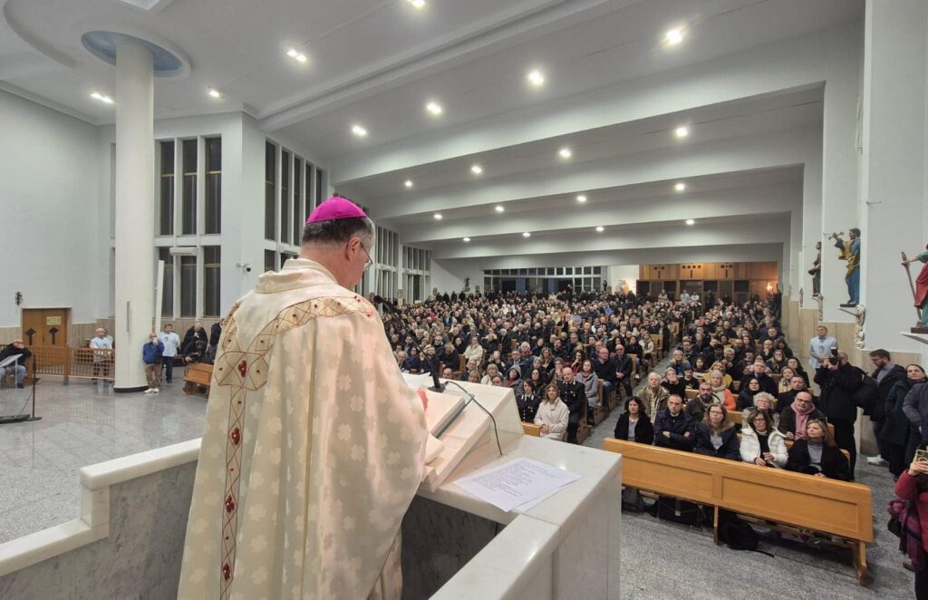 Lo ‘schiaffo’ di Lorefice a Palermo dormiente, applausi allo Zen VIDEO