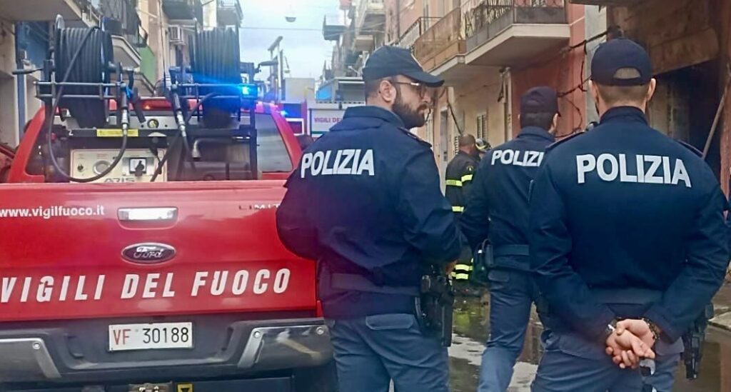 Fuoco al magazzino Borderi, il sindaco Italia: “Segnale inquietante, alzare la guardia”