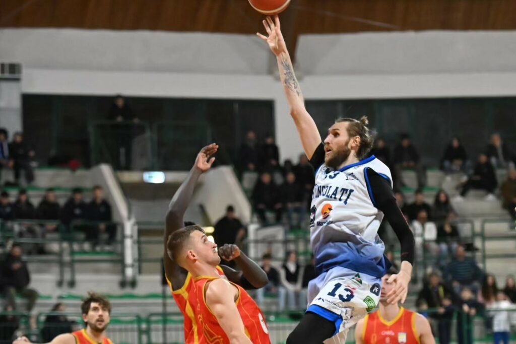 La Svincolati Milazzo comanda per tre quarti ma cede a Catanzaro nel finale