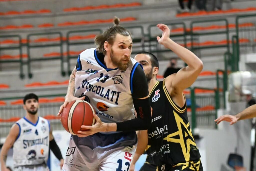 La Svincolati Milazzo supera Bari con i suoi giovani. Ventello per Malual