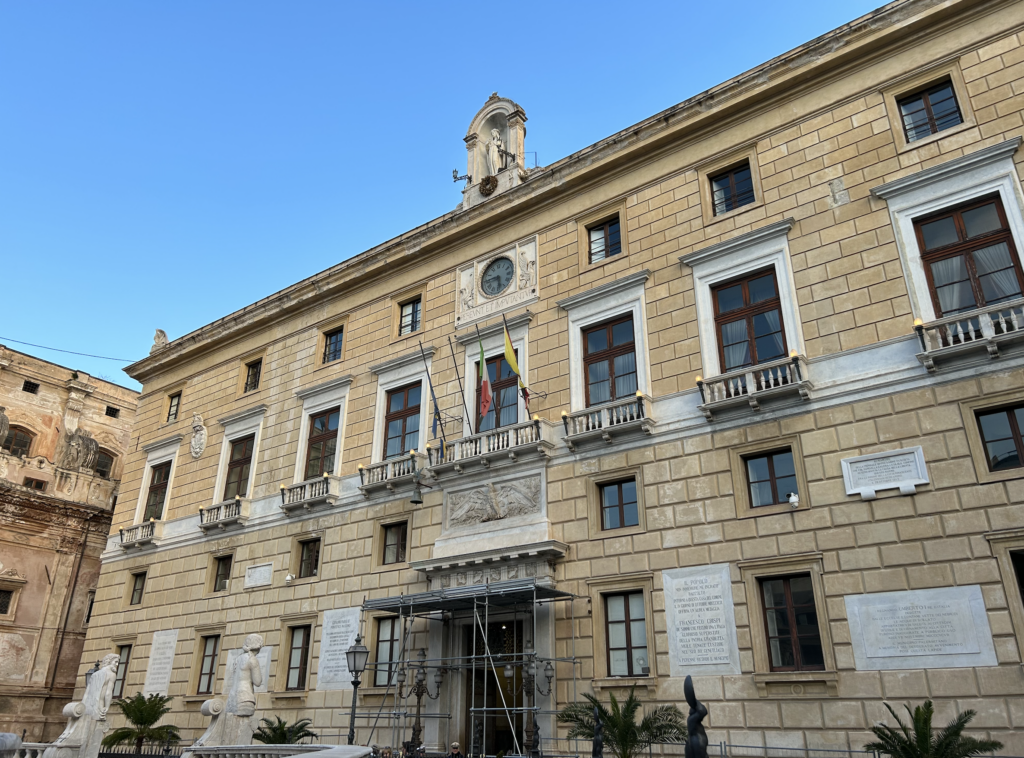Palermo, cambiano gli uffici comunali: nasce l’area per i contratti