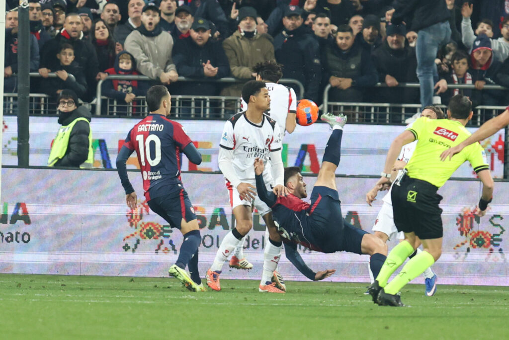 Il Milan espugna il campo del Cagliari, basta un gol del rientrante Leao