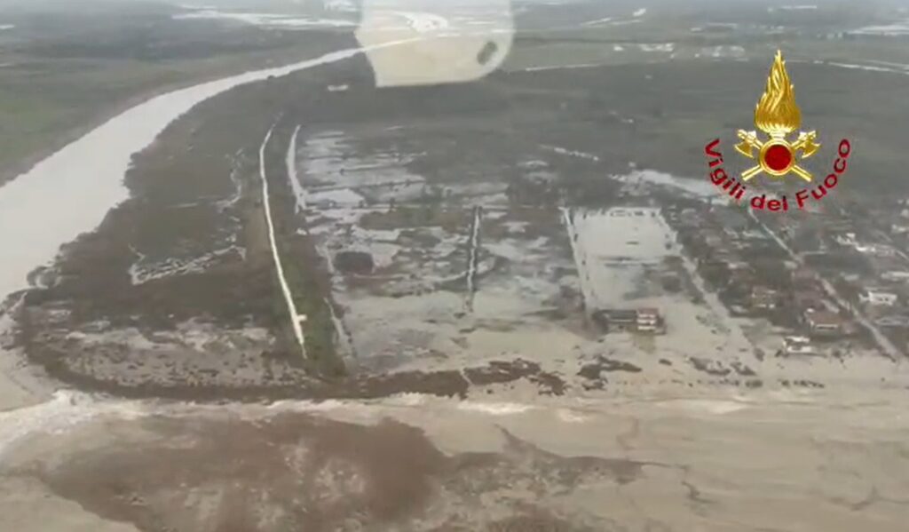 Maltempo nel Catanese, il video dall’elicottero dei vigili del fuoco