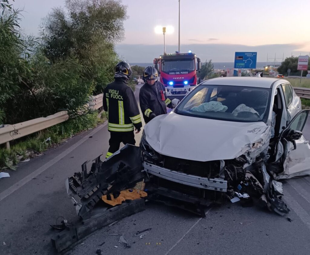 Scontro frontale in contrada Spalla, due feriti trasportati in ospedale
