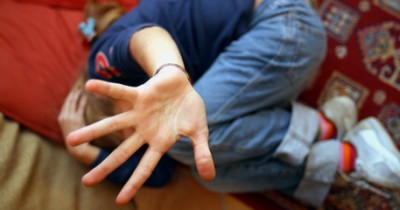 “Io chi sono?”, “Tu sei il padrone”: il bimbo picchiato in diretta video