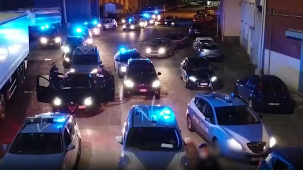 Caserta, droga, estorsioni e omicidi: 17 misure cautelari