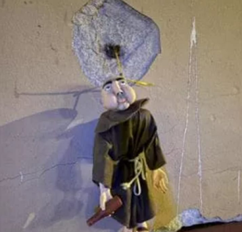 Pupazzo vestito da francescano con un cappio: macabra scoperta allo Zen
