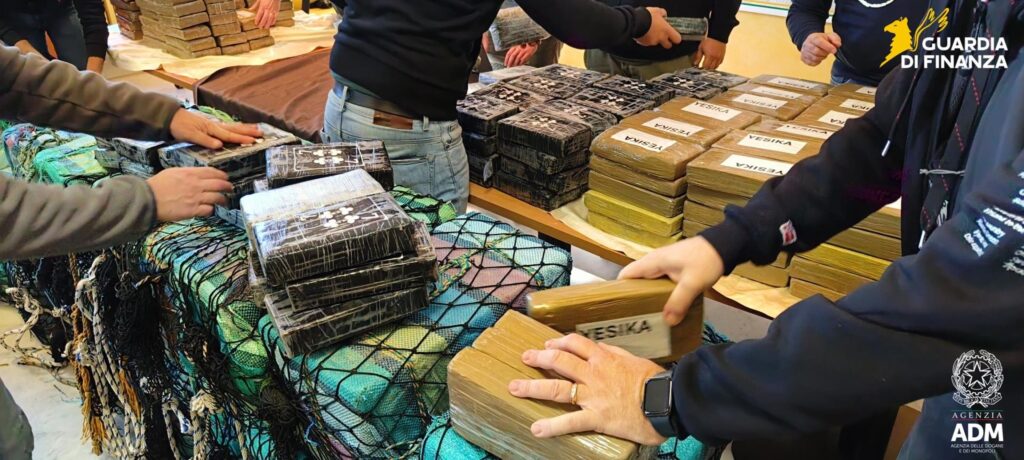 Maxi sequestro di droga a Genova: oltre due tonnellate di cocaina in un container