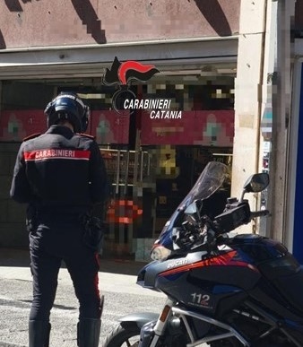 Catania, furto al Borgo: incastrato dal rumore dell’antitaccheggio