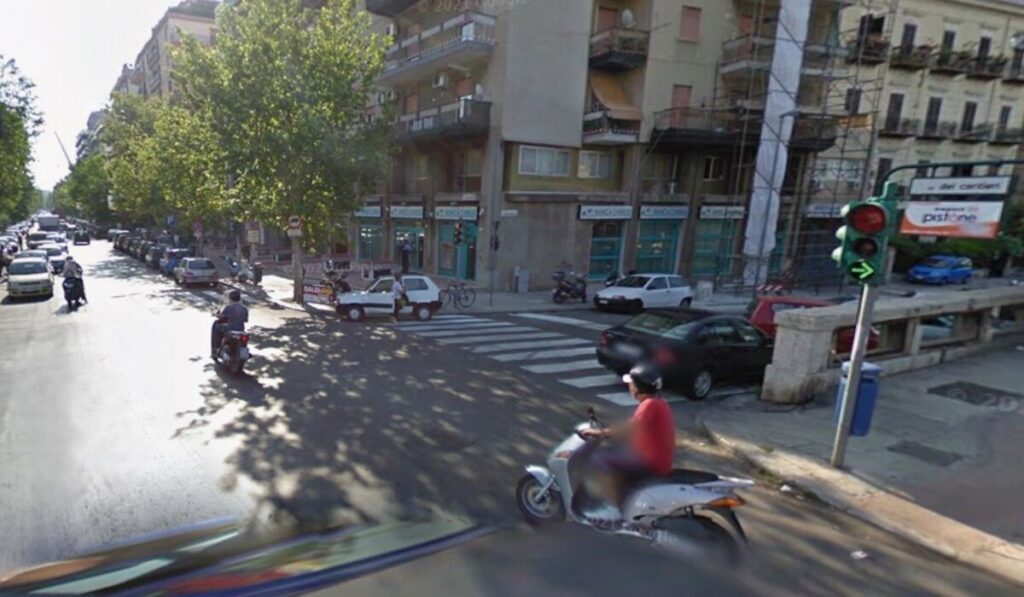 Palermo, investe una donna e scappa: caccia al pirata della strada