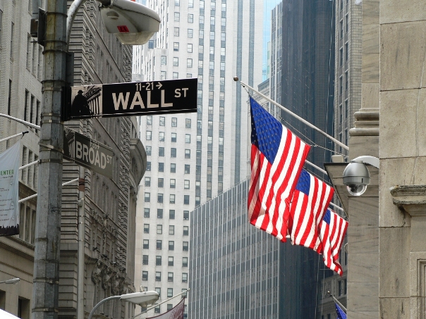 L'oro prosegue la sua corsa, il petrolio è in calo: Euro ancora stabile