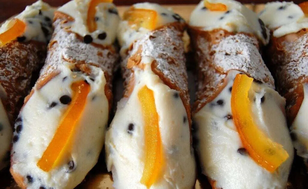 Guida Michelin, sono sei i dolci italiani più amati nel mondo: ci sono anche il cannolo e la cassata