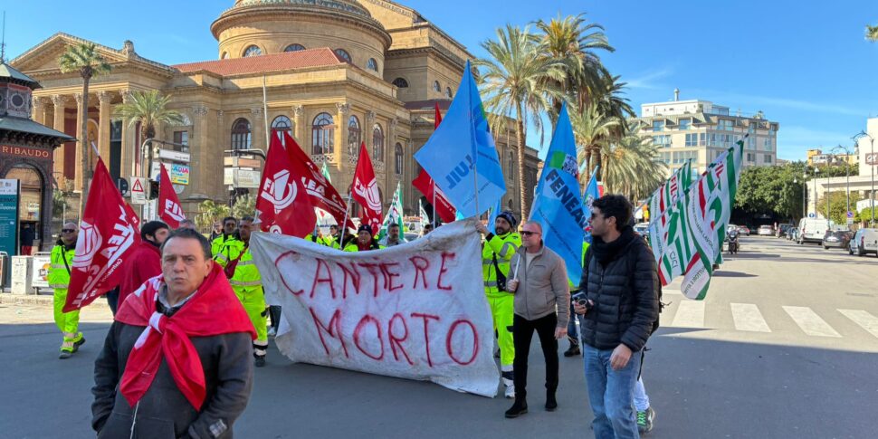 Collettore fognario di Palermo, scioperano i lavoratori senza stipendio: «La Cmc rispetti gli impegni»