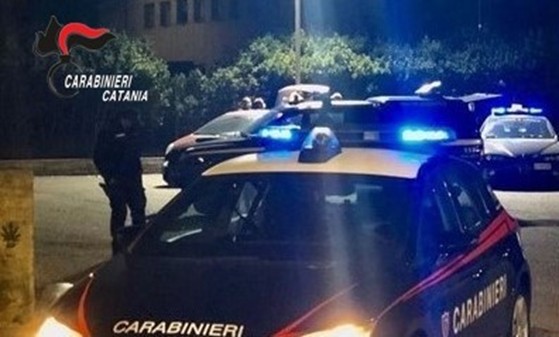 Chiede soldi ai genitori per la droga: “Vi ammazzo nel sonno”