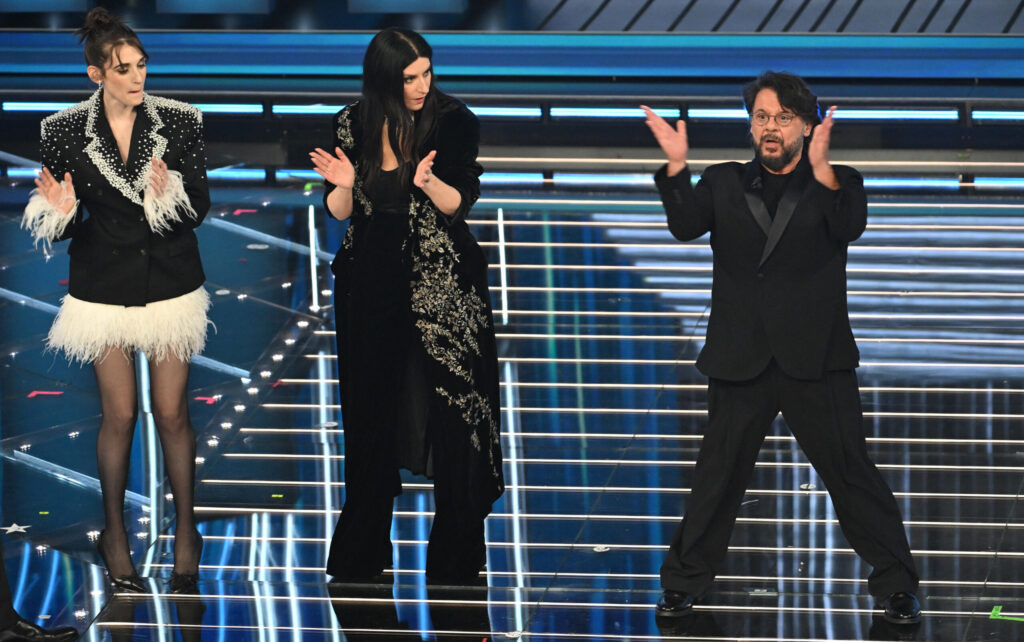 Sanremo, i top e i flop della seconda serata: Lillo superstar