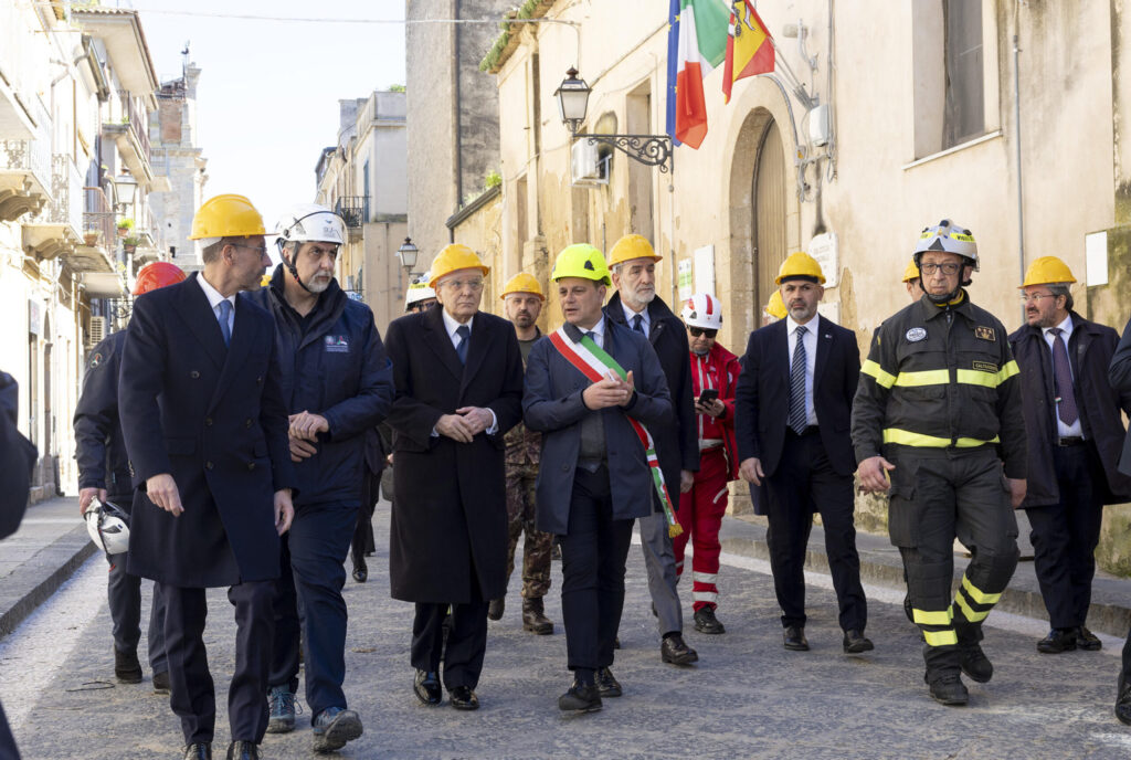 L'abbraccio di Mattarella a Niscemi: «Ci siamo e lavoriamo»
