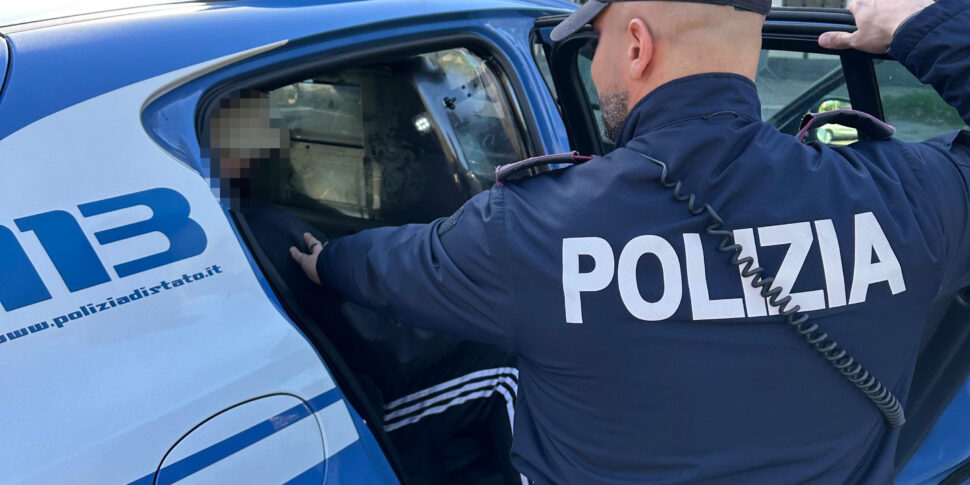 Catania, ruba benzina mentre l’autista dorme: scattano i domiciliari