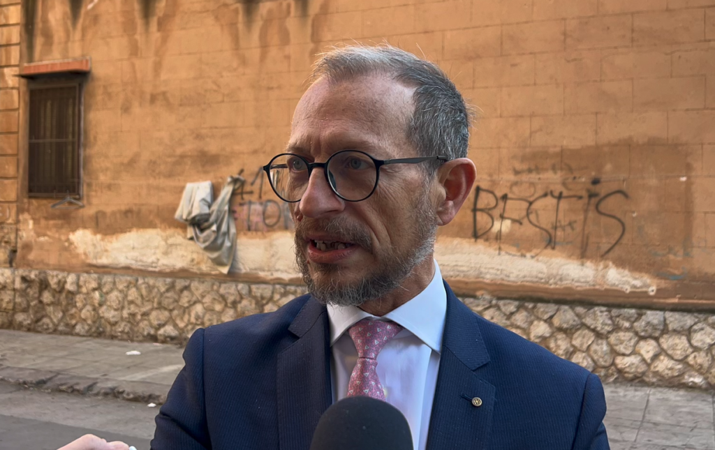 Carta: “La legge consente brevi concessioni per la spiaggia Mondello”