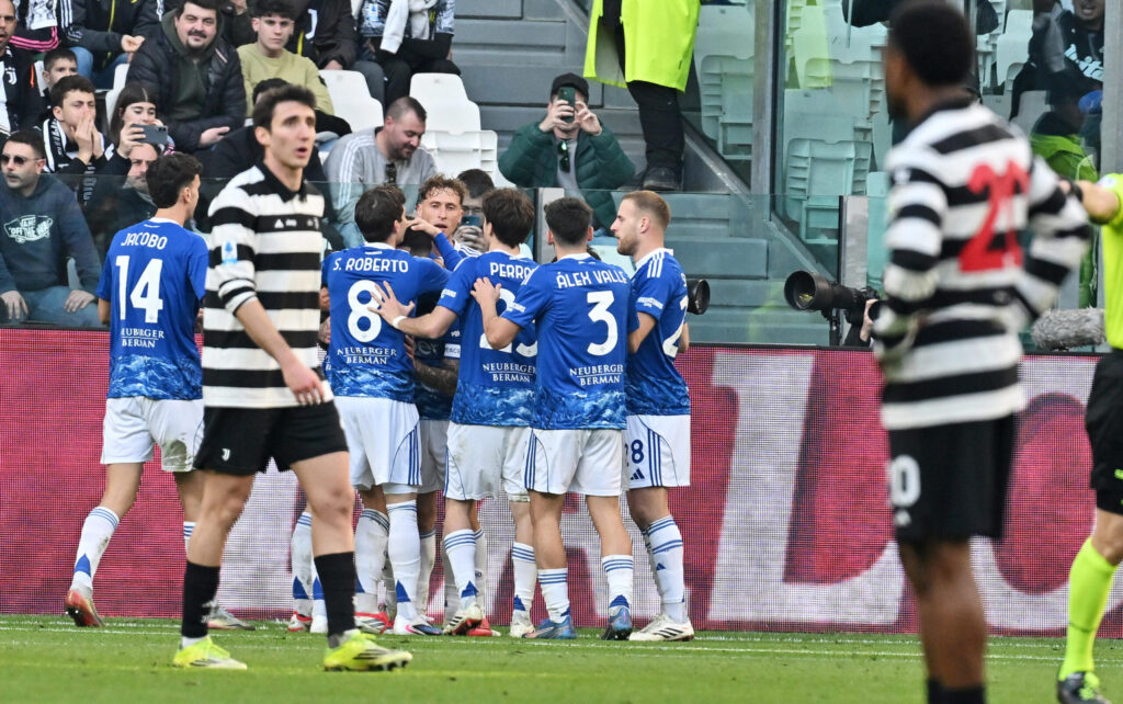 Juve, è buio pesto: il Como espugna lo Stadium e sogna l'Europa