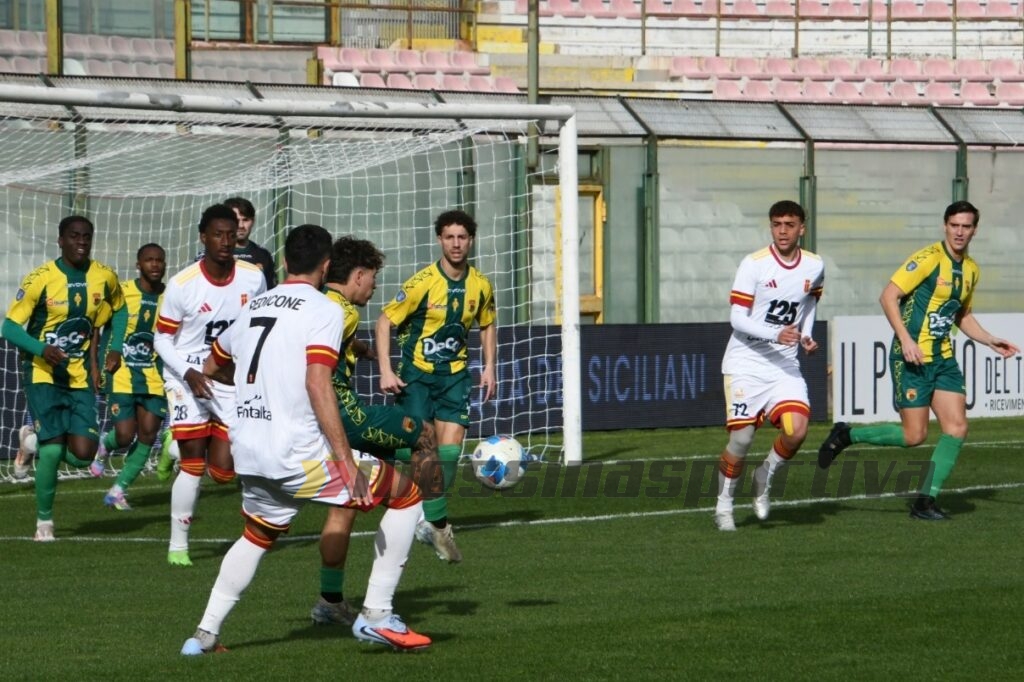 Messina, che batosta! L’Enna dilaga (2-5), Tedesco e un autogol non bastano