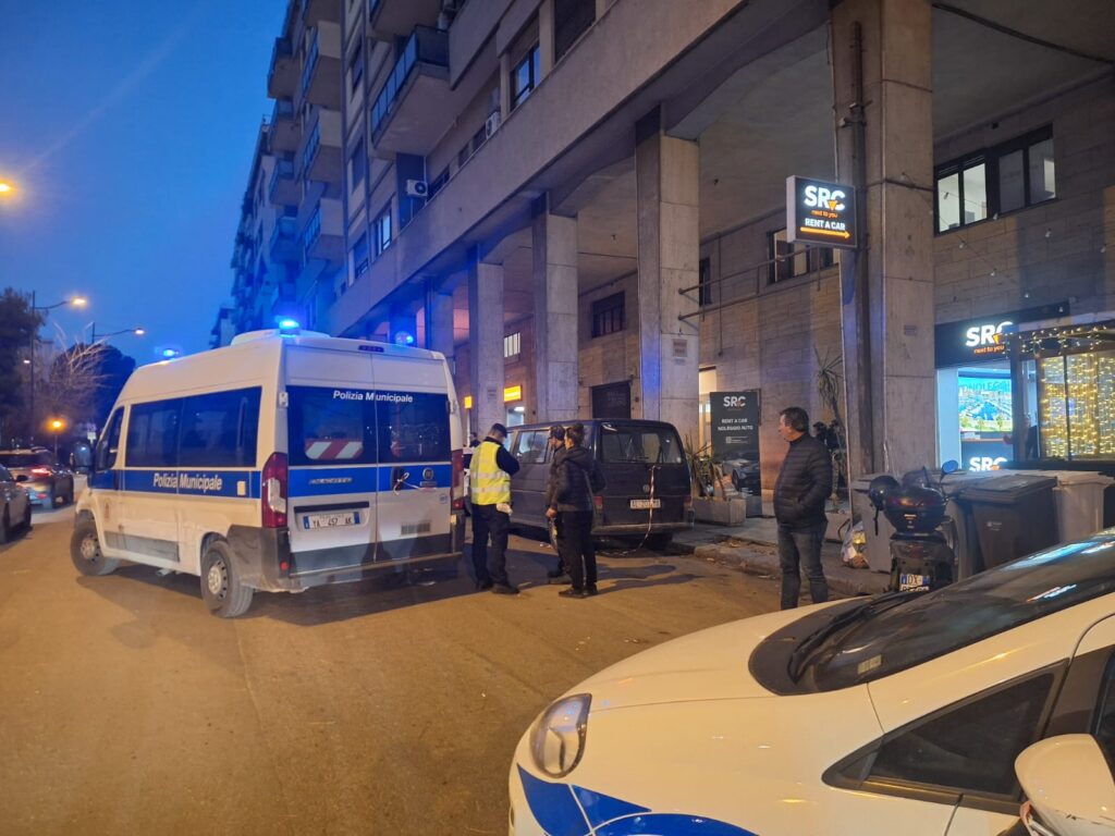 Palermo, ciclista perde la vita: investito da una motrice in via Crispi