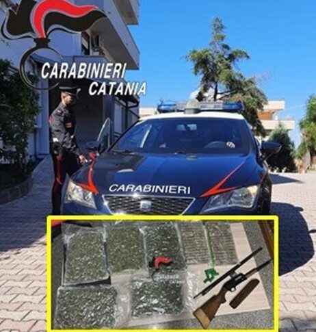 Palagonia, trovati undici chili di droga e un fucile dentro un'auto