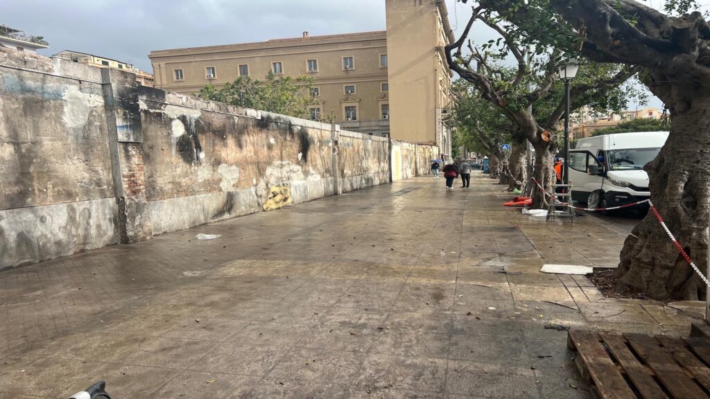 Ultimati i lavori di abbattimento delle baracche in piazza Giulio Cesare