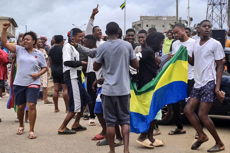 Il Gabon sospende i social: «Minano la stabilità del Paese»