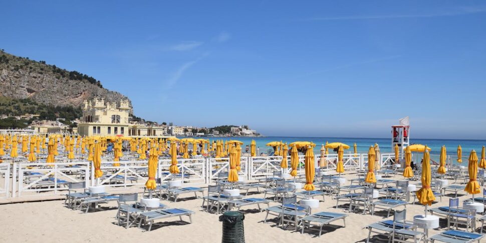 La revoca alla Italo Belga, l'opposizione: «Comune impreparato, la spiaggia di Mondello rischia di rimanere senza gestione»