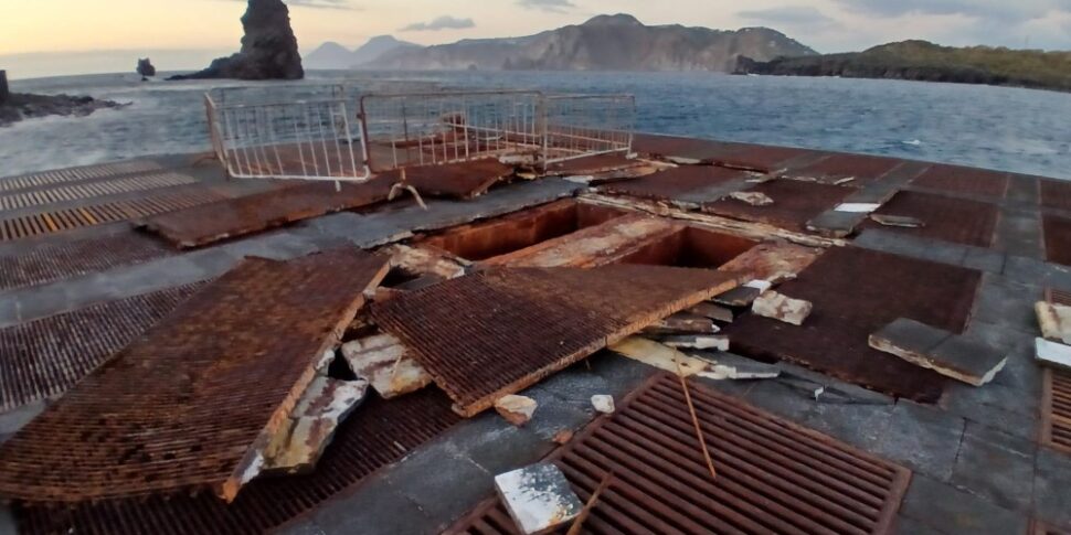 Eolie, nuovi danni e disagi per le mareggiate