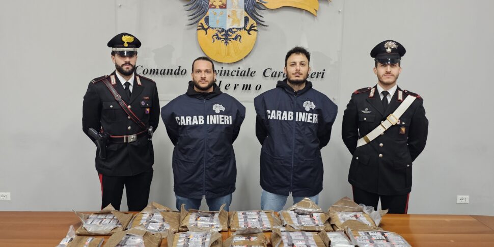 Hashish nascosto in una «cassaforte mobile»: arrestati padre e figlio a Palermo. Il video