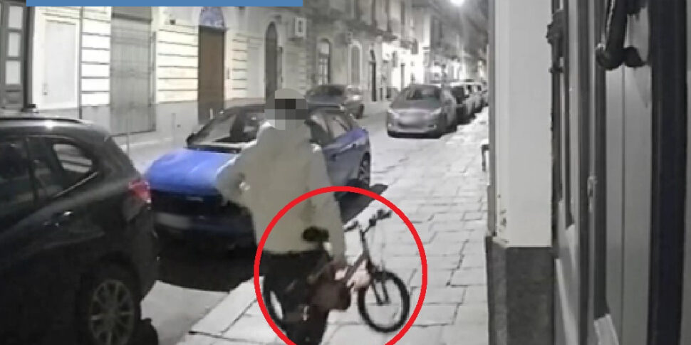 Catania, viola i domiciliari per rubare la bici a un bimbo e un decespugliatore